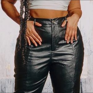 PrettyLittleThing Plus Black PUSplit Hem Trouser